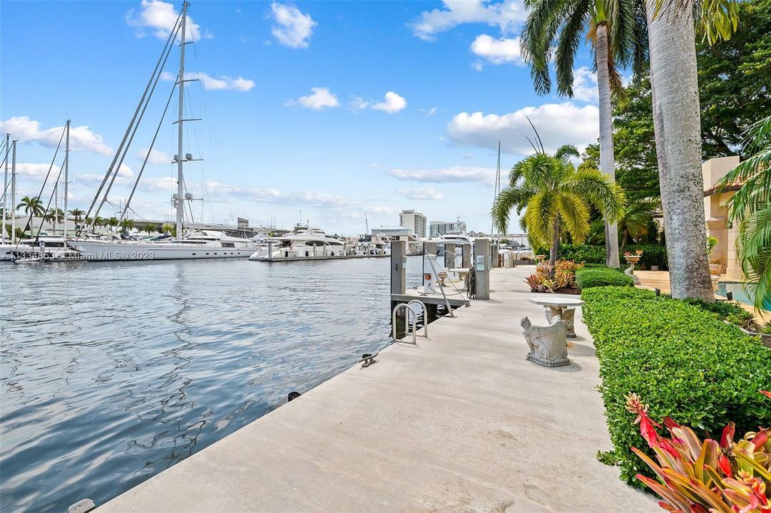 Недавно арендовано: $49,000 (6 спален, 6 ванн, 5599 Квадратных фут)