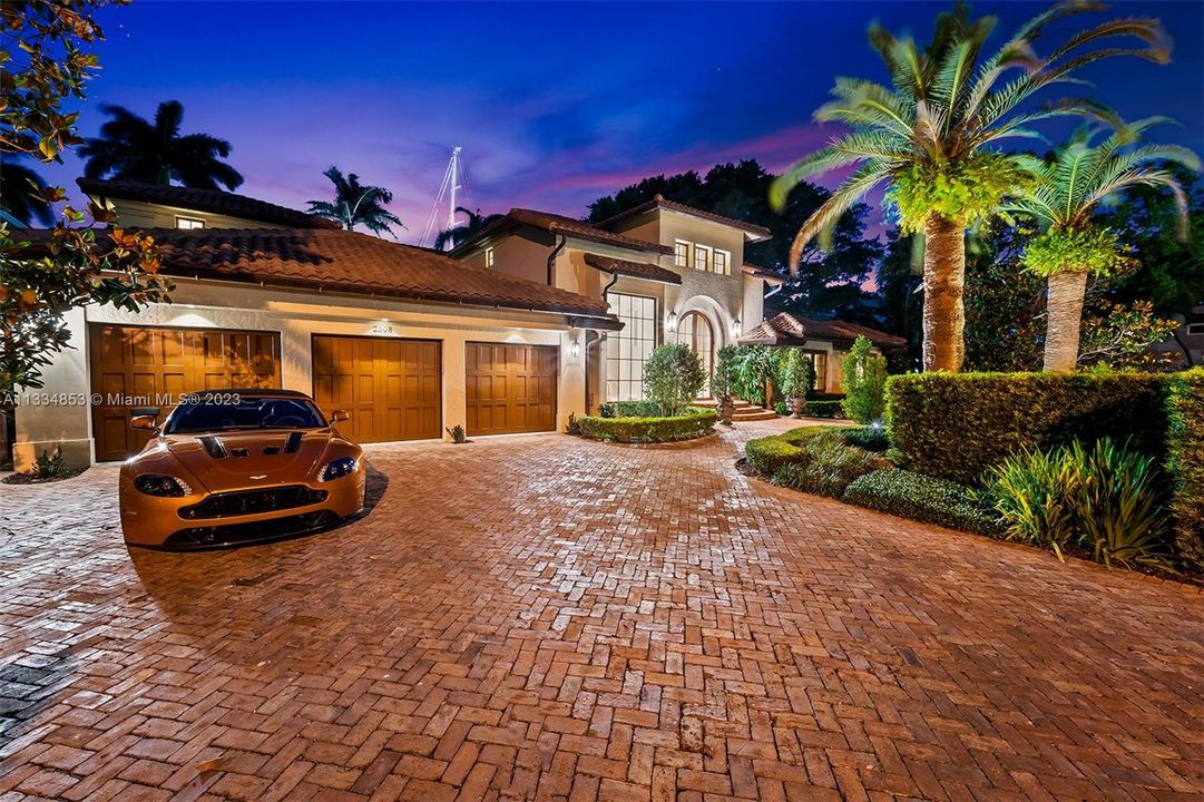 Недавно арендовано: $49,000 (6 спален, 6 ванн, 5599 Квадратных фут)