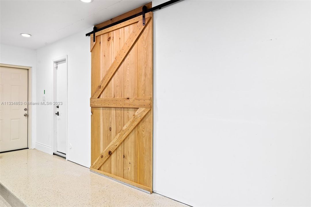 Недавно арендовано: $49,000 (6 спален, 6 ванн, 5599 Квадратных фут)