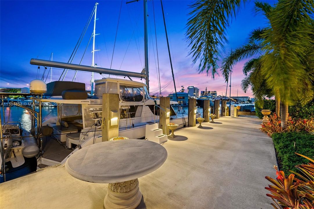 Недавно арендовано: $49,000 (6 спален, 6 ванн, 5599 Квадратных фут)