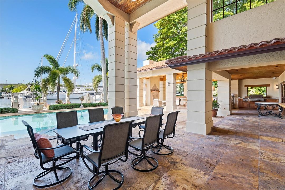 Недавно арендовано: $49,000 (6 спален, 6 ванн, 5599 Квадратных фут)