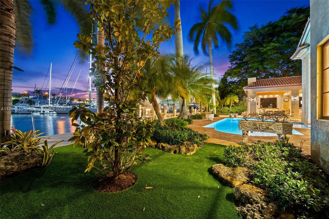 Недавно арендовано: $49,000 (6 спален, 6 ванн, 5599 Квадратных фут)