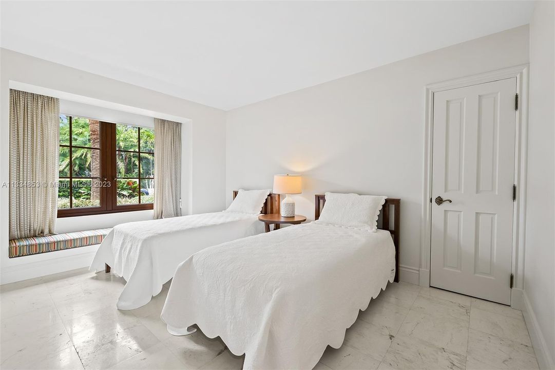 Недавно арендовано: $49,000 (6 спален, 6 ванн, 5599 Квадратных фут)