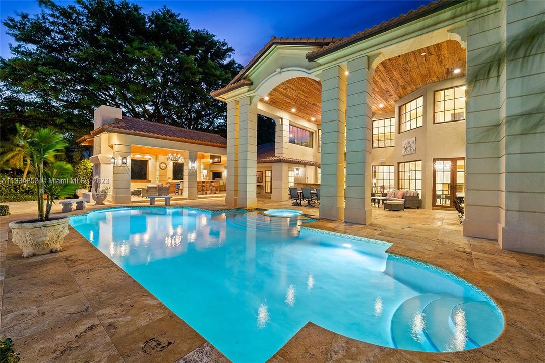 Недавно арендовано: $49,000 (6 спален, 6 ванн, 5599 Квадратных фут)