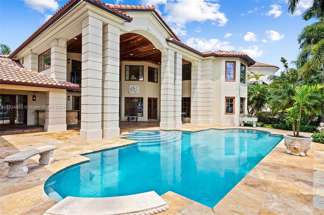 Недавно арендовано: $49,000 (6 спален, 6 ванн, 5599 Квадратных фут)