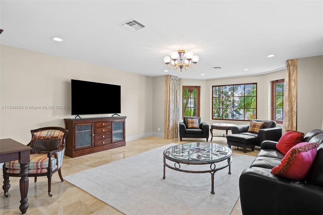 Недавно арендовано: $49,000 (6 спален, 6 ванн, 5599 Квадратных фут)