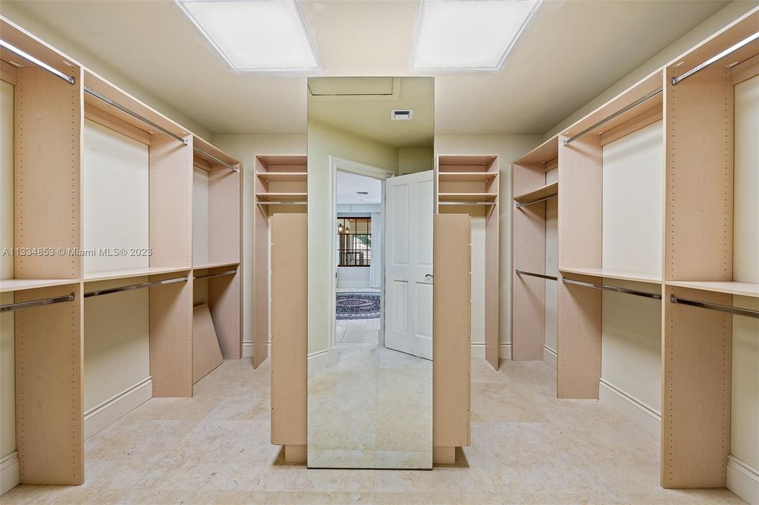 Недавно арендовано: $49,000 (6 спален, 6 ванн, 5599 Квадратных фут)