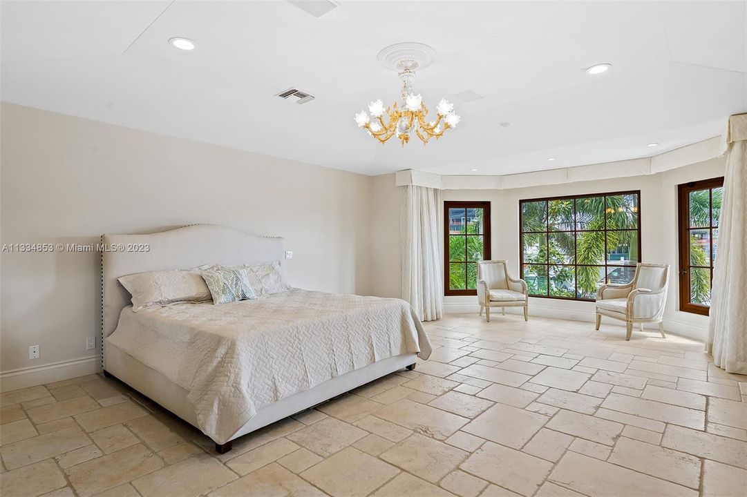 Недавно арендовано: $49,000 (6 спален, 6 ванн, 5599 Квадратных фут)