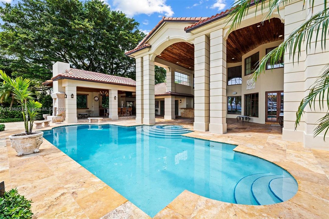 Недавно арендовано: $49,000 (6 спален, 6 ванн, 5599 Квадратных фут)