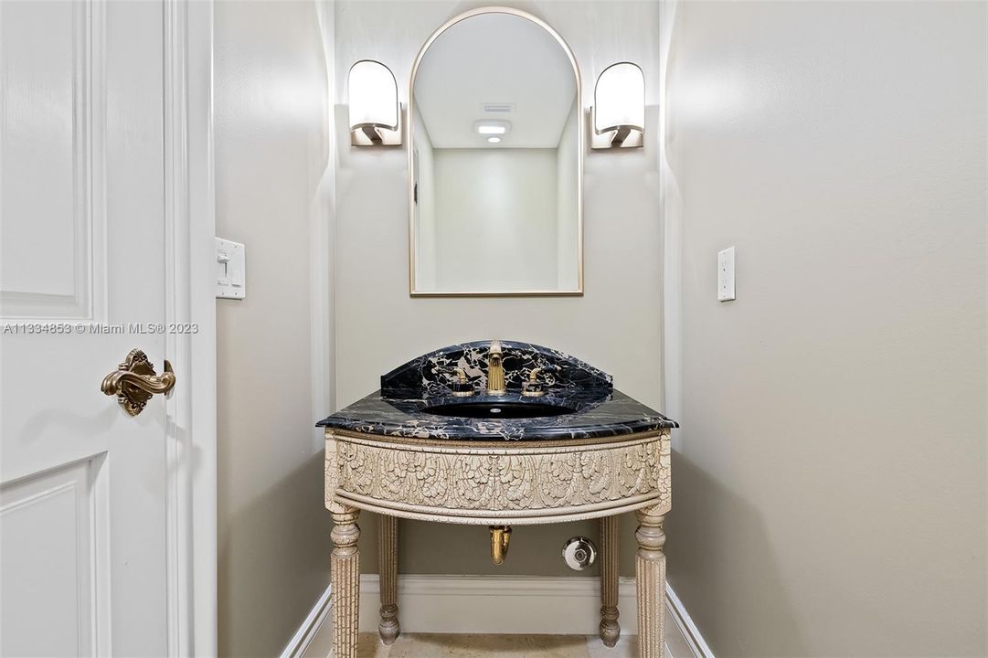 Недавно арендовано: $49,000 (6 спален, 6 ванн, 5599 Квадратных фут)