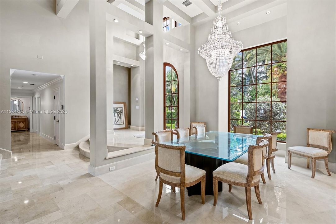 Недавно арендовано: $49,000 (6 спален, 6 ванн, 5599 Квадратных фут)