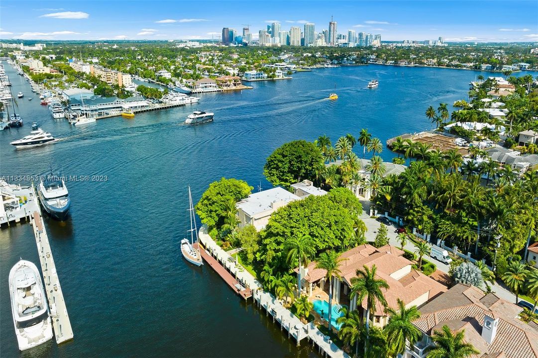 Недавно арендовано: $49,000 (6 спален, 6 ванн, 5599 Квадратных фут)