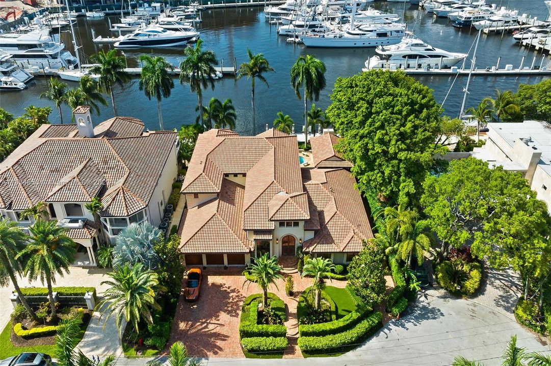 Недавно арендовано: $49,000 (6 спален, 6 ванн, 5599 Квадратных фут)