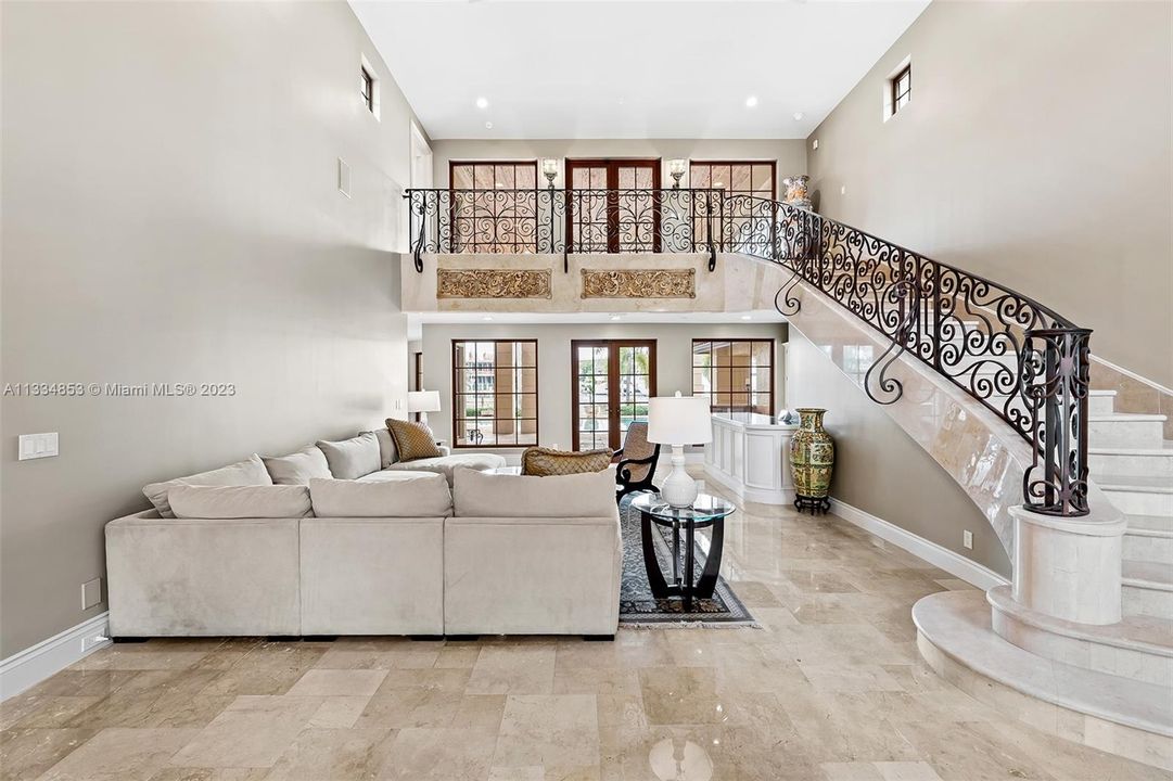 Недавно арендовано: $49,000 (6 спален, 6 ванн, 5599 Квадратных фут)