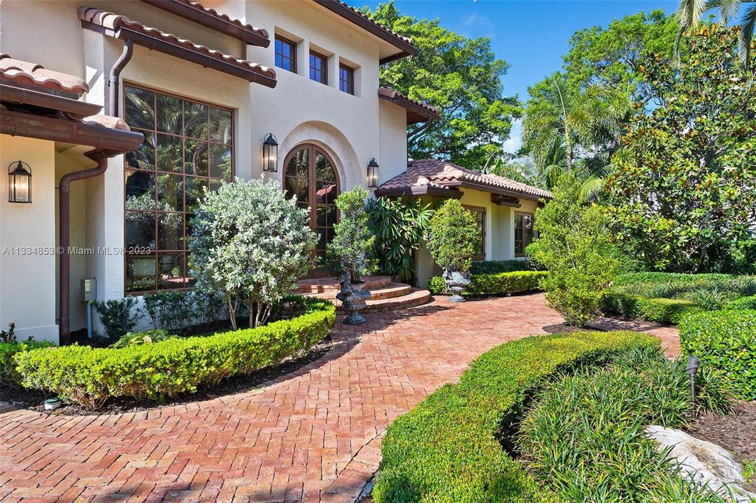 Недавно арендовано: $49,000 (6 спален, 6 ванн, 5599 Квадратных фут)