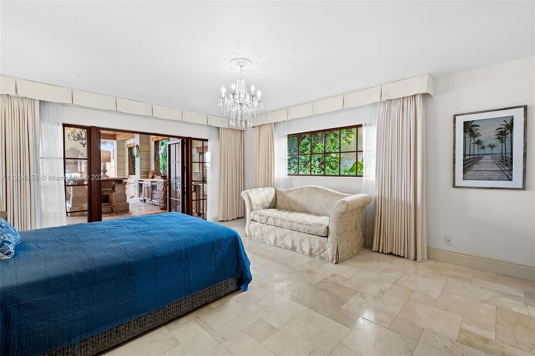 Недавно арендовано: $49,000 (6 спален, 6 ванн, 5599 Квадратных фут)