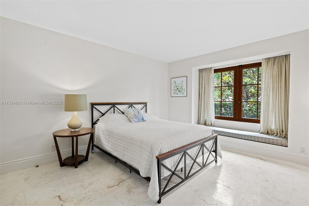 Недавно арендовано: $49,000 (6 спален, 6 ванн, 5599 Квадратных фут)