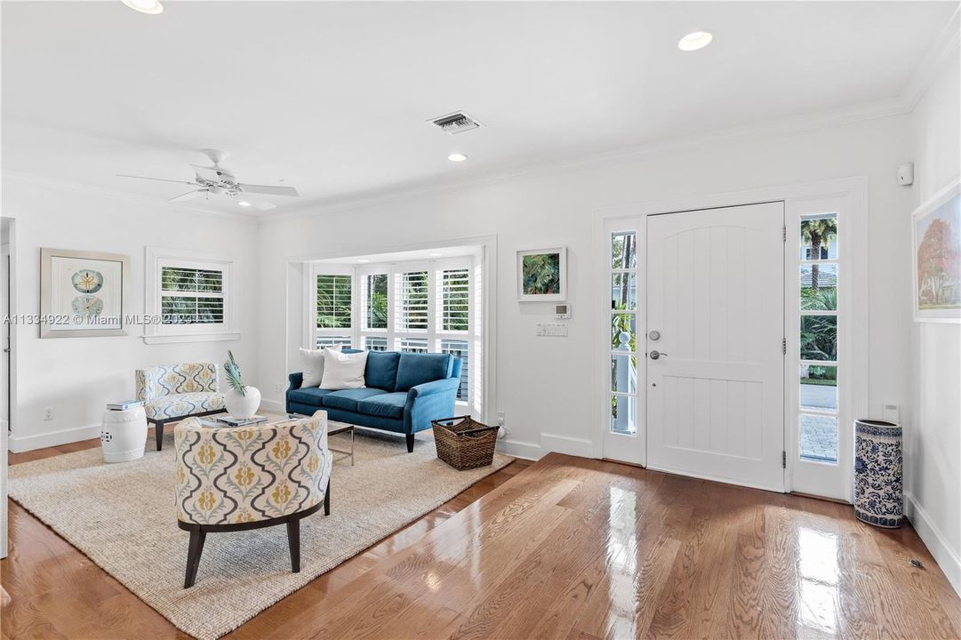 Recently Sold: $3,850,000 (5 beds, 4 baths, 3058 Square Feet)