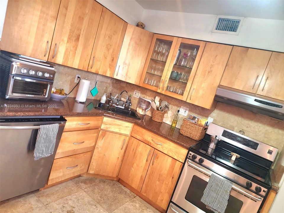 Recently Sold: $295,000 (1 beds, 1 baths, 730 Square Feet)
