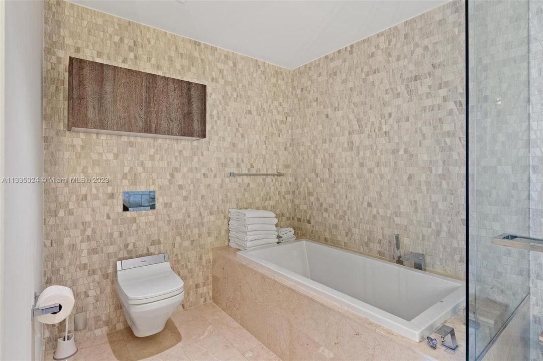 最近售出: $755,000 (1 贝兹, 1 浴室, 994 平方英尺)