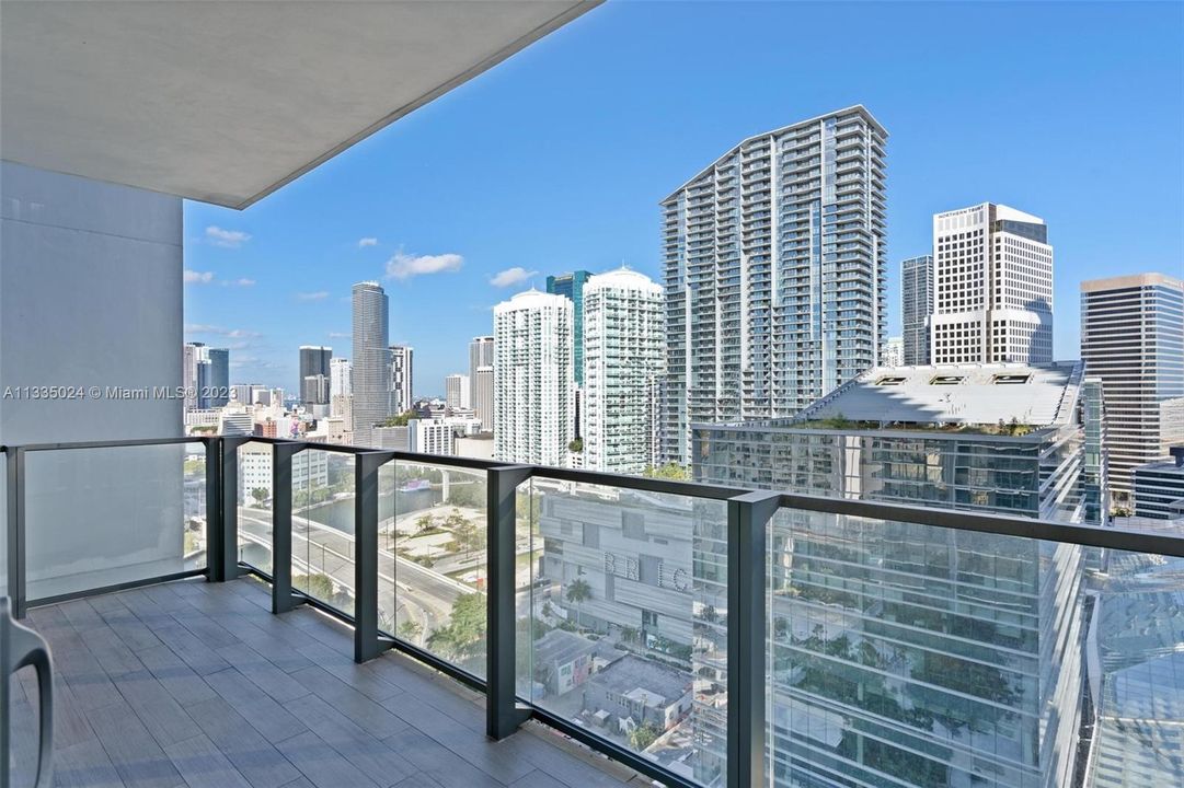 Recently Sold: $755,000 (1 beds, 1 baths, 994 Square Feet)