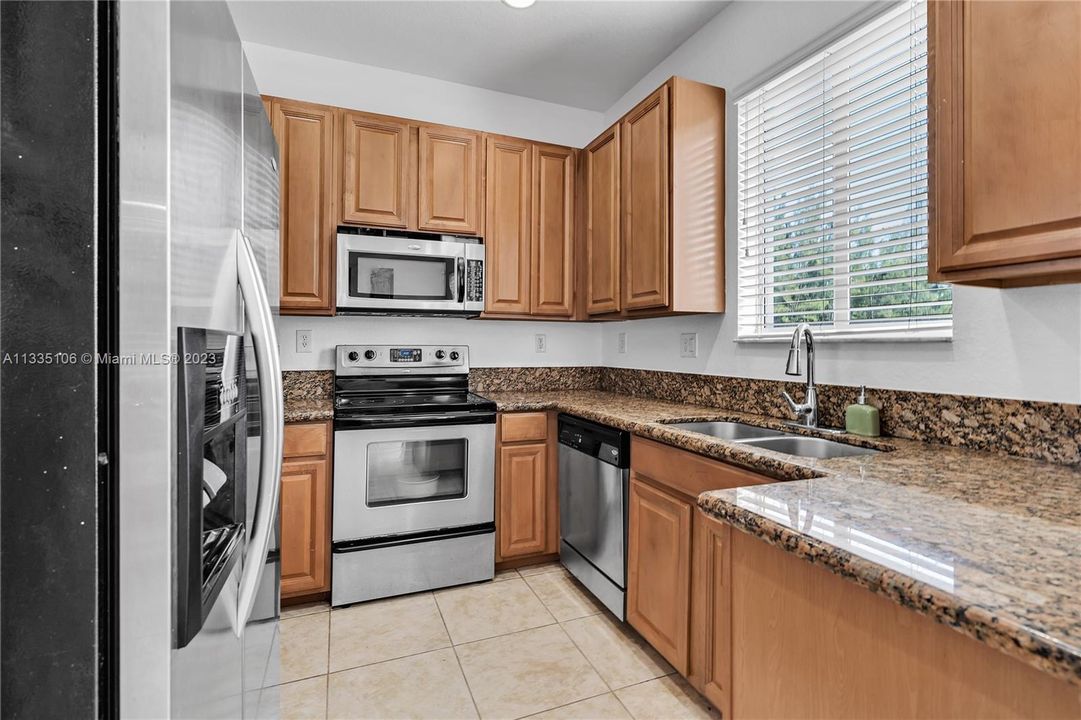 Vendido Recientemente: $420,000 (4 camas, 3 baños, 1689 Pies cuadrados)