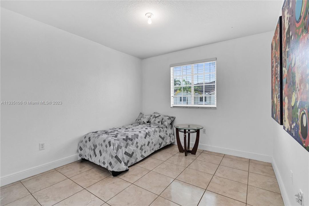 Vendido Recientemente: $420,000 (4 camas, 3 baños, 1689 Pies cuadrados)