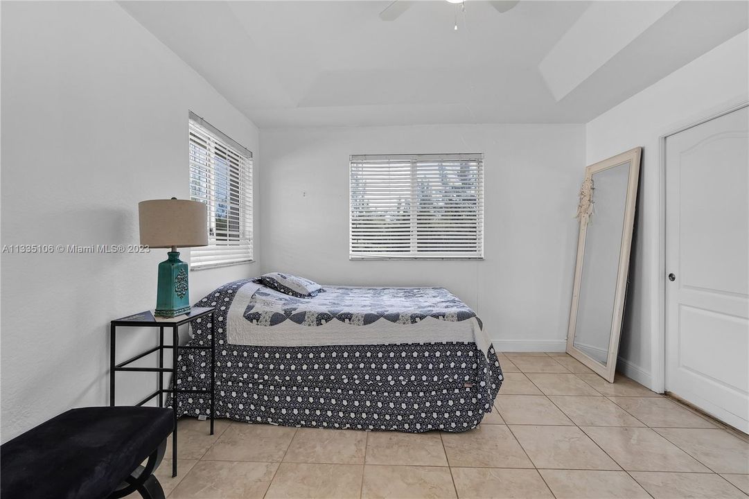 Vendido Recientemente: $420,000 (4 camas, 3 baños, 1689 Pies cuadrados)