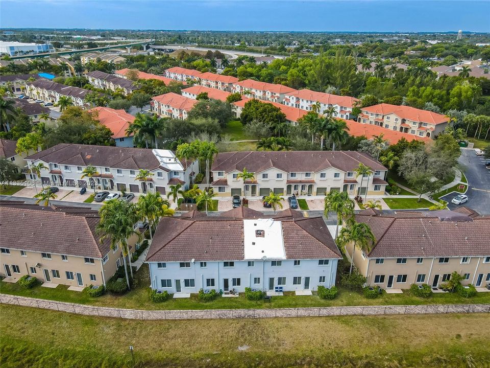 Vendido Recientemente: $420,000 (4 camas, 3 baños, 1689 Pies cuadrados)