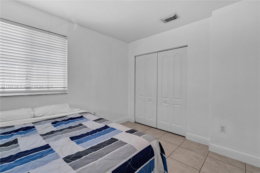 Vendido Recientemente: $420,000 (4 camas, 3 baños, 1689 Pies cuadrados)