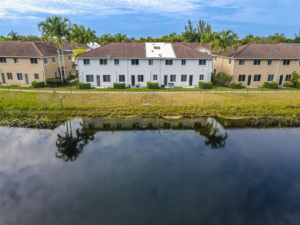 Vendido Recientemente: $420,000 (4 camas, 3 baños, 1689 Pies cuadrados)