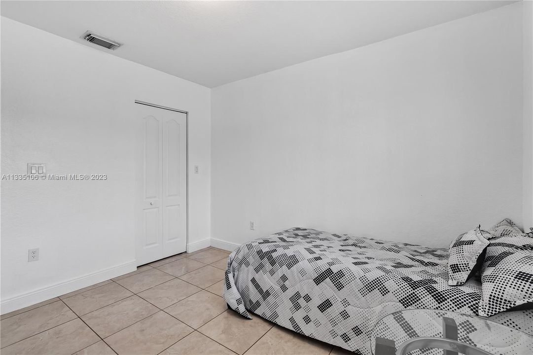 Vendido Recientemente: $420,000 (4 camas, 3 baños, 1689 Pies cuadrados)