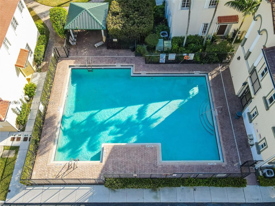 Vendido Recientemente: $420,000 (4 camas, 3 baños, 1689 Pies cuadrados)