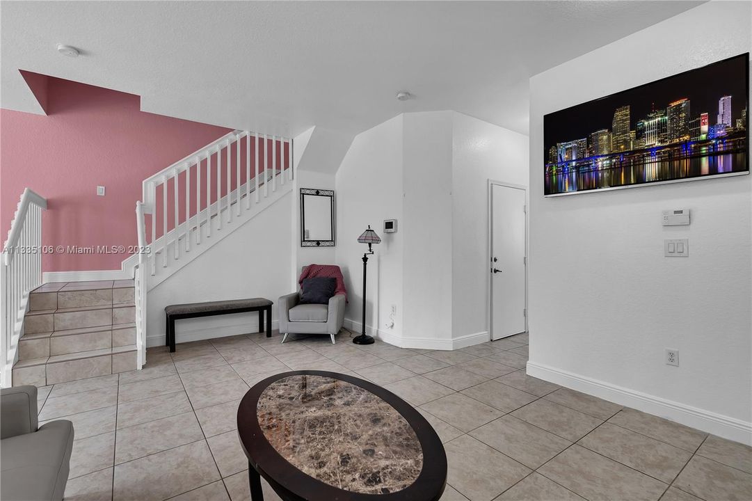 Vendido Recientemente: $420,000 (4 camas, 3 baños, 1689 Pies cuadrados)