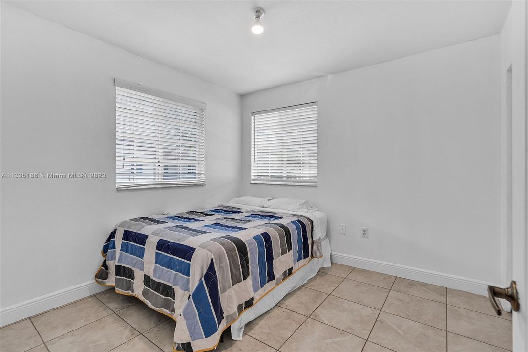 Vendido Recientemente: $420,000 (4 camas, 3 baños, 1689 Pies cuadrados)