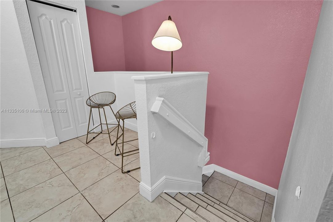 Vendido Recientemente: $420,000 (4 camas, 3 baños, 1689 Pies cuadrados)