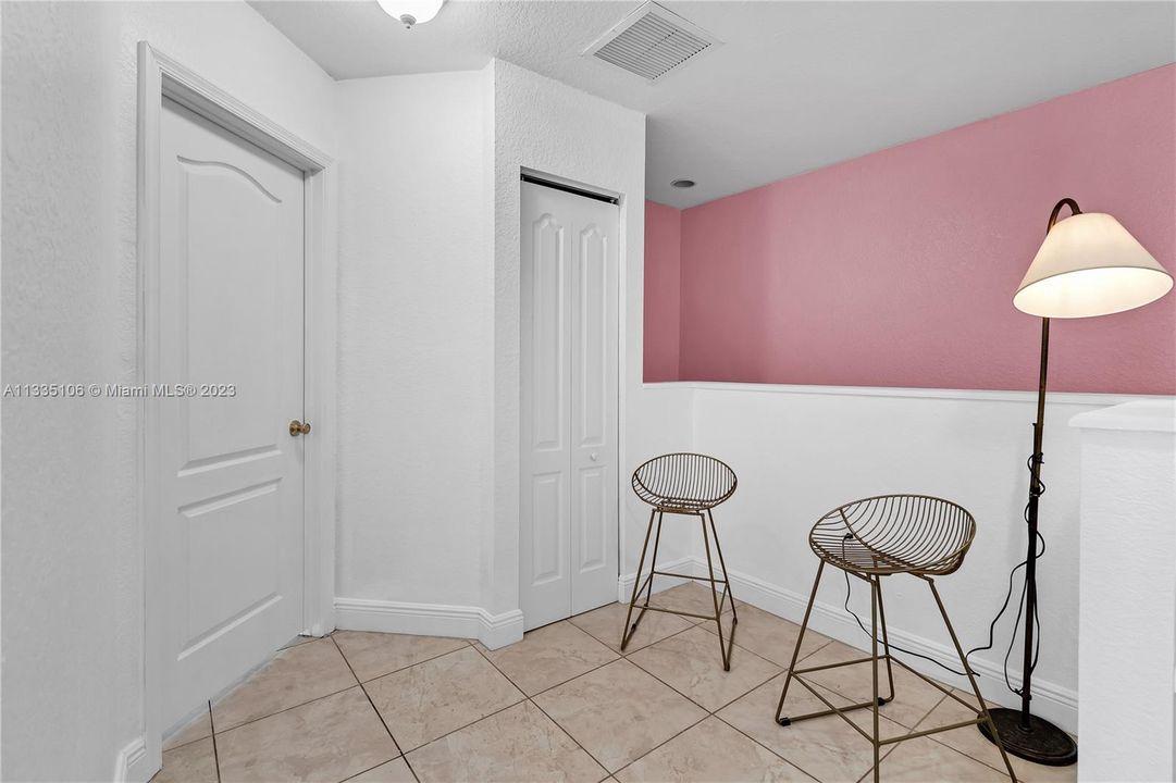 Vendido Recientemente: $420,000 (4 camas, 3 baños, 1689 Pies cuadrados)