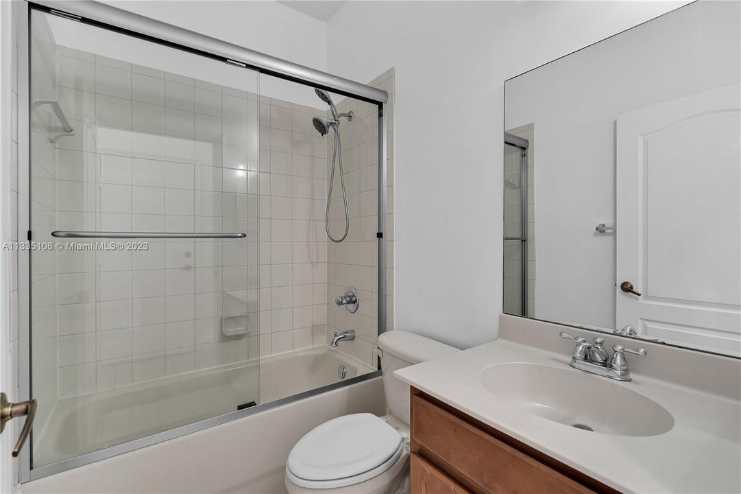 Vendido Recientemente: $420,000 (4 camas, 3 baños, 1689 Pies cuadrados)