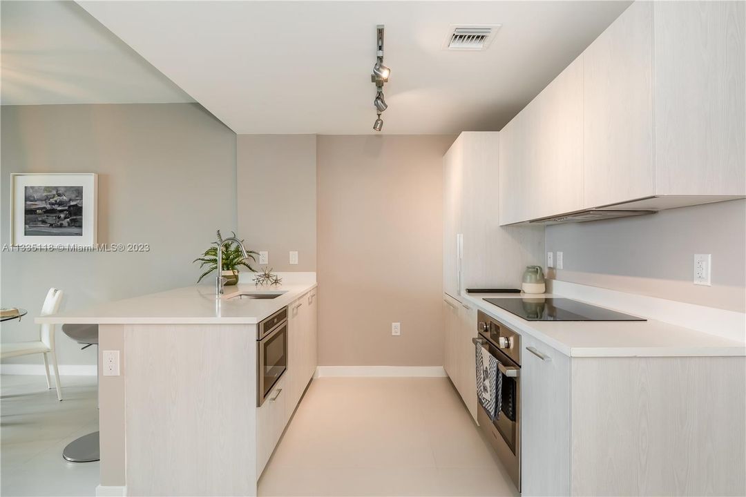 Recently Sold: $525,000 (1 beds, 1 baths, 610 Square Feet)