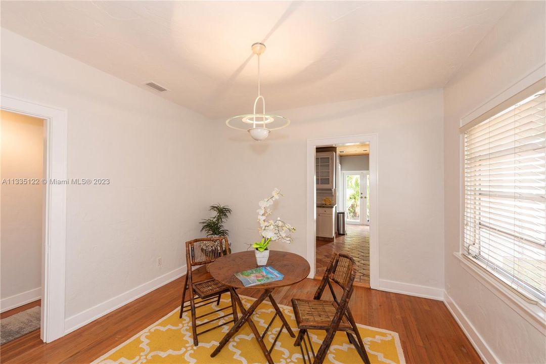 Recently Sold: $975,000 (2 beds, 2 baths, 1278 Square Feet)