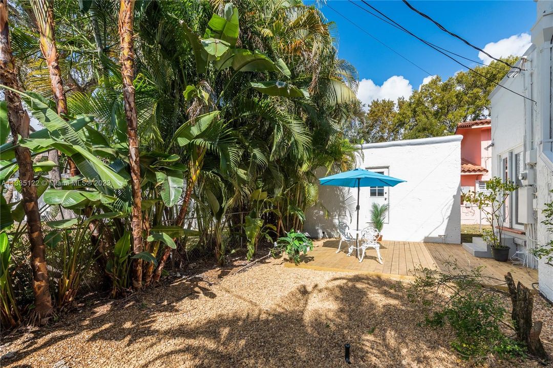 Recently Sold: $975,000 (2 beds, 2 baths, 1278 Square Feet)