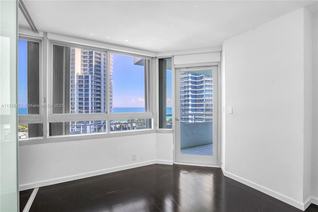 Recently Sold: $1,225,000 (2 beds, 2 baths, 1042 Square Feet)