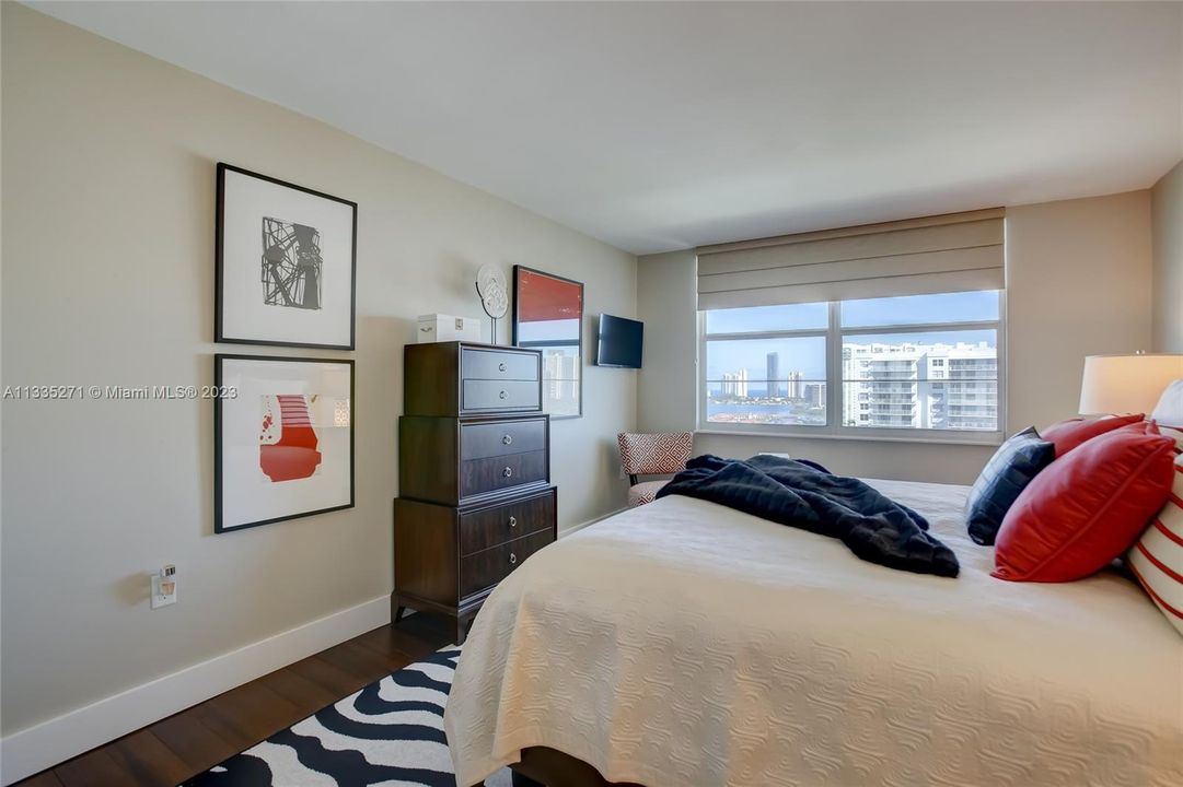 Recently Sold: $500,000 (2 beds, 2 baths, 1466 Square Feet)