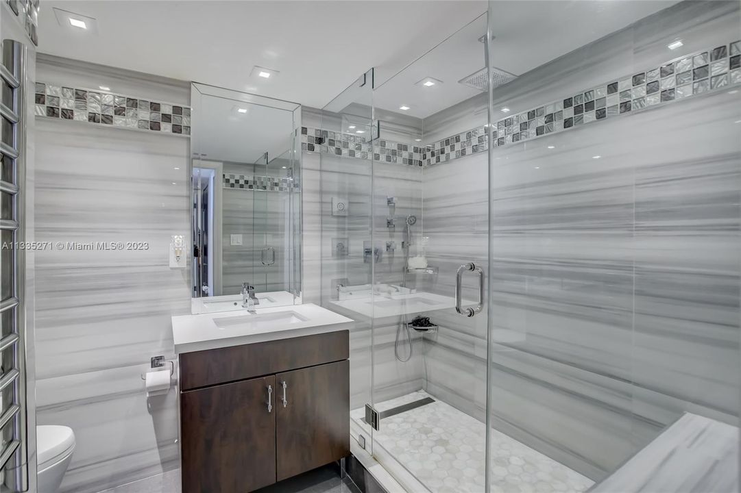 最近售出: $500,000 (2 贝兹, 2 浴室, 1466 平方英尺)
