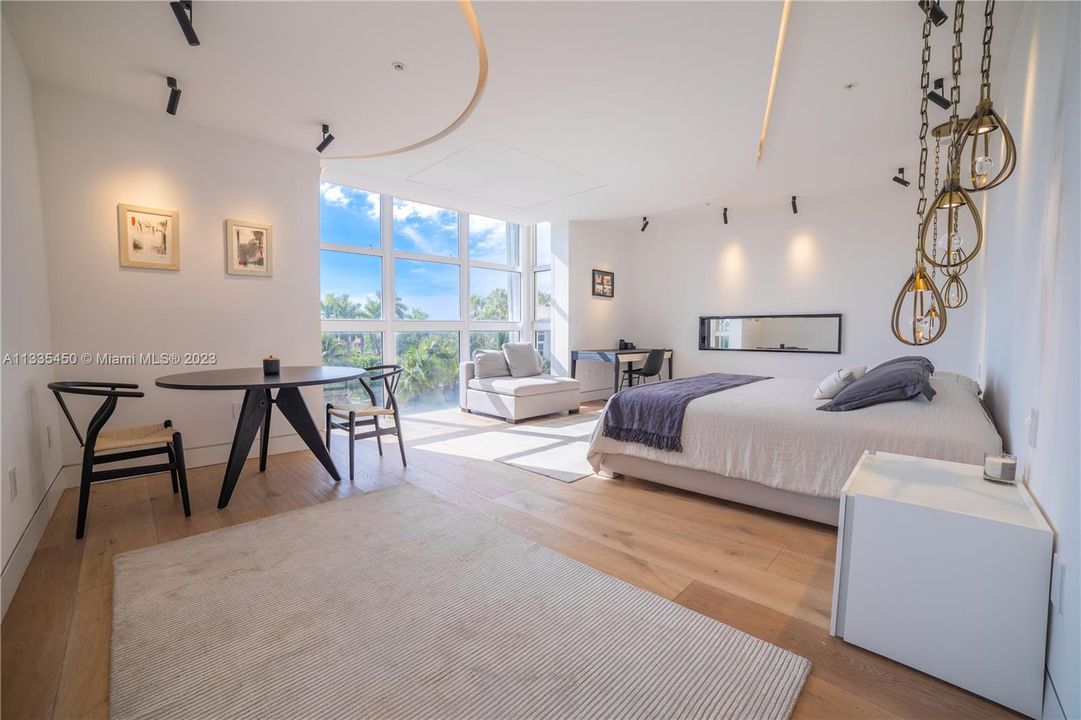 Recently Sold: $2,650,000 (3 beds, 3 baths, 2470 Square Feet)