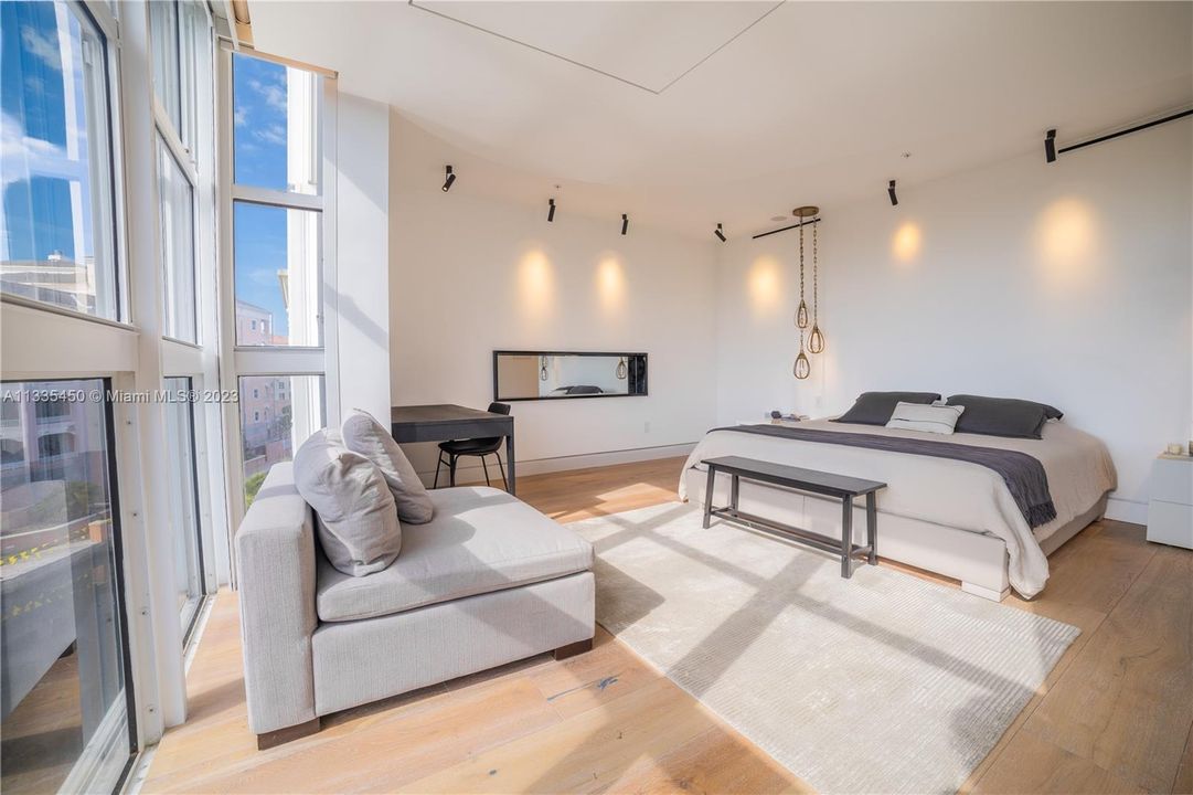 Recently Sold: $2,650,000 (3 beds, 3 baths, 2470 Square Feet)