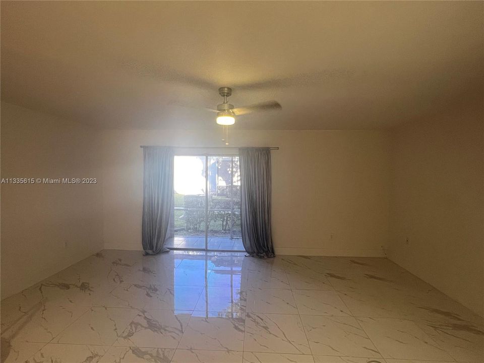 Recently Sold: $206,000 (1 beds, 1 baths, 765 Square Feet)