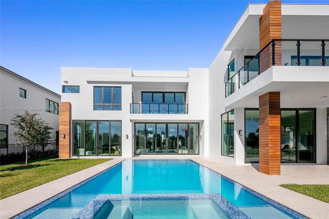 Vendido Recientemente: $6,950,000 (6 camas, 7 baños, 7954 Pies cuadrados)