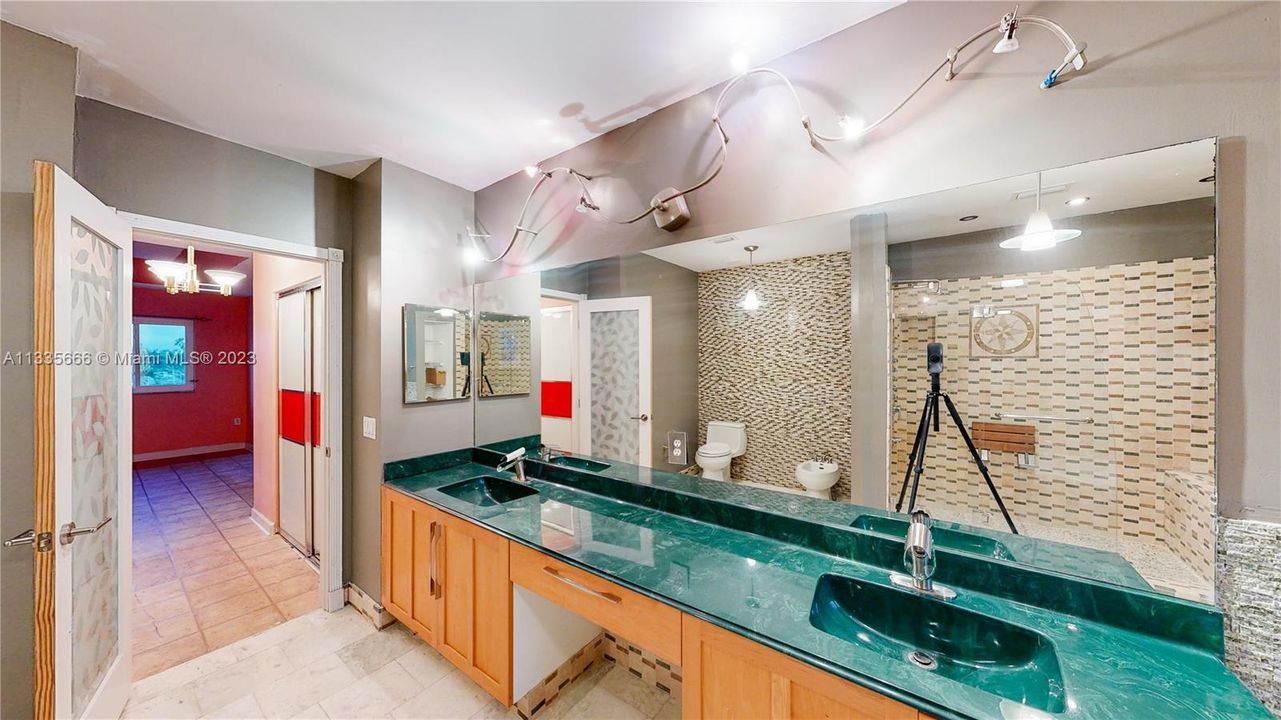 最近售出: $724,990 (4 贝兹, 2 浴室, 2600 平方英尺)