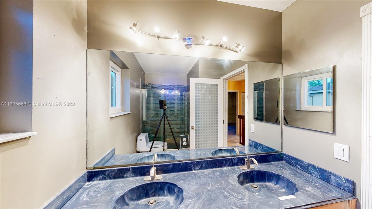 Недавно продано: $724,990 (4 спален, 2 ванн, 2600 Квадратных фут)